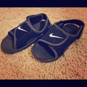 Boys Nike Size 9 Sandals